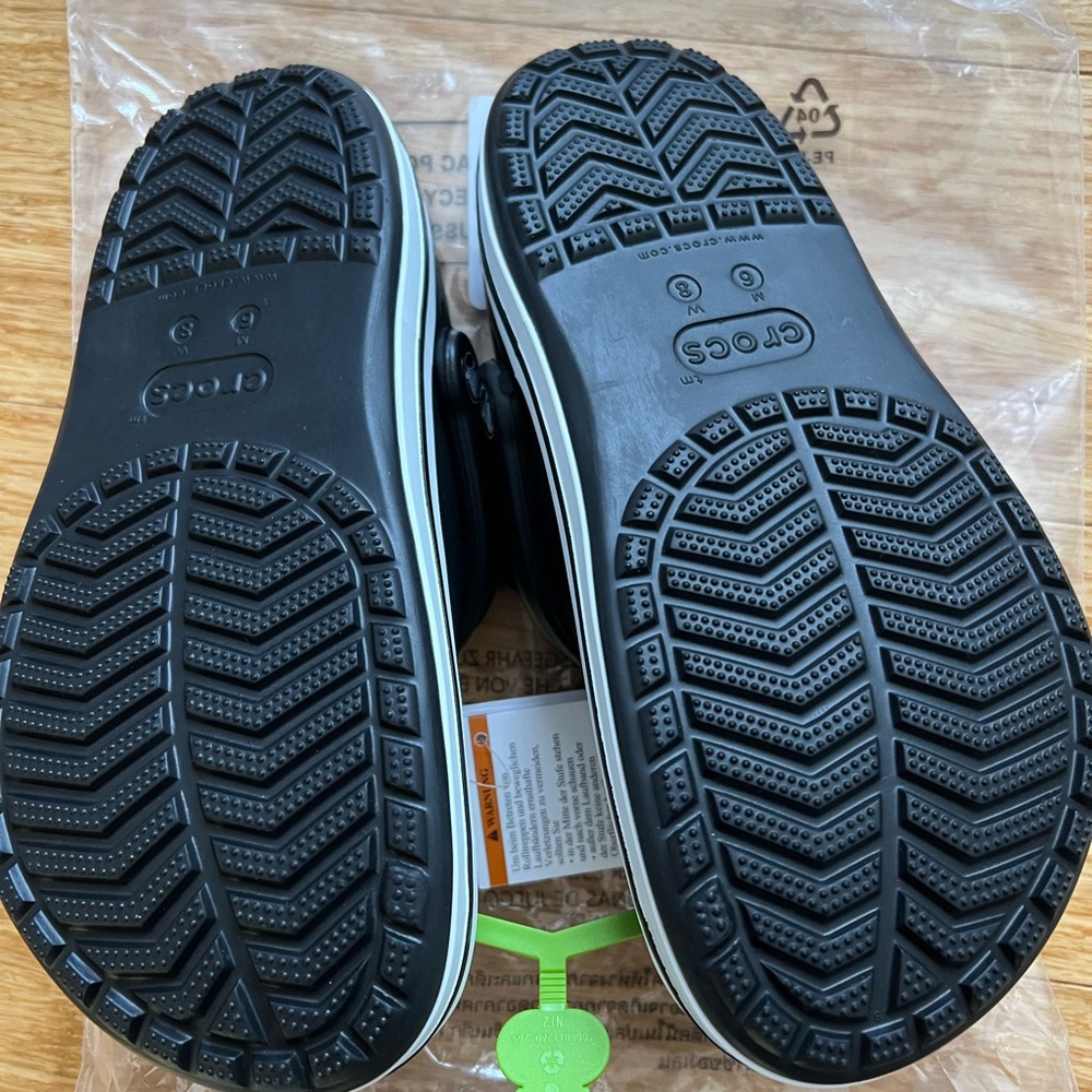 CROCS Classic Clog in Black - Picture 3 of 8